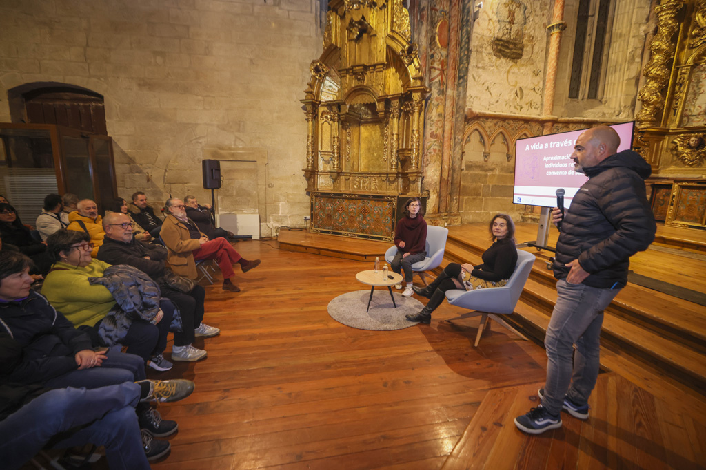 SANTA CLARA ANTROPOLOXÍA CHARLA INHUMACIÓNS