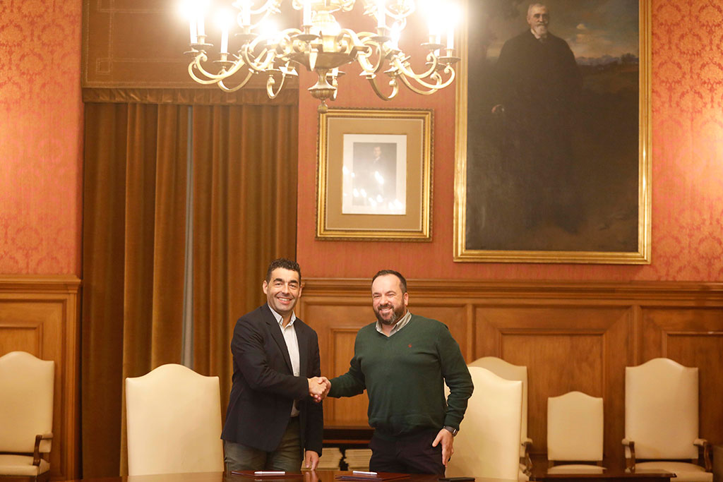 DEPUTACIÓN ACHEGA 370.000 EUROS CONSTRUCIÓN XIMNASIO PAVILLÓN COVELO