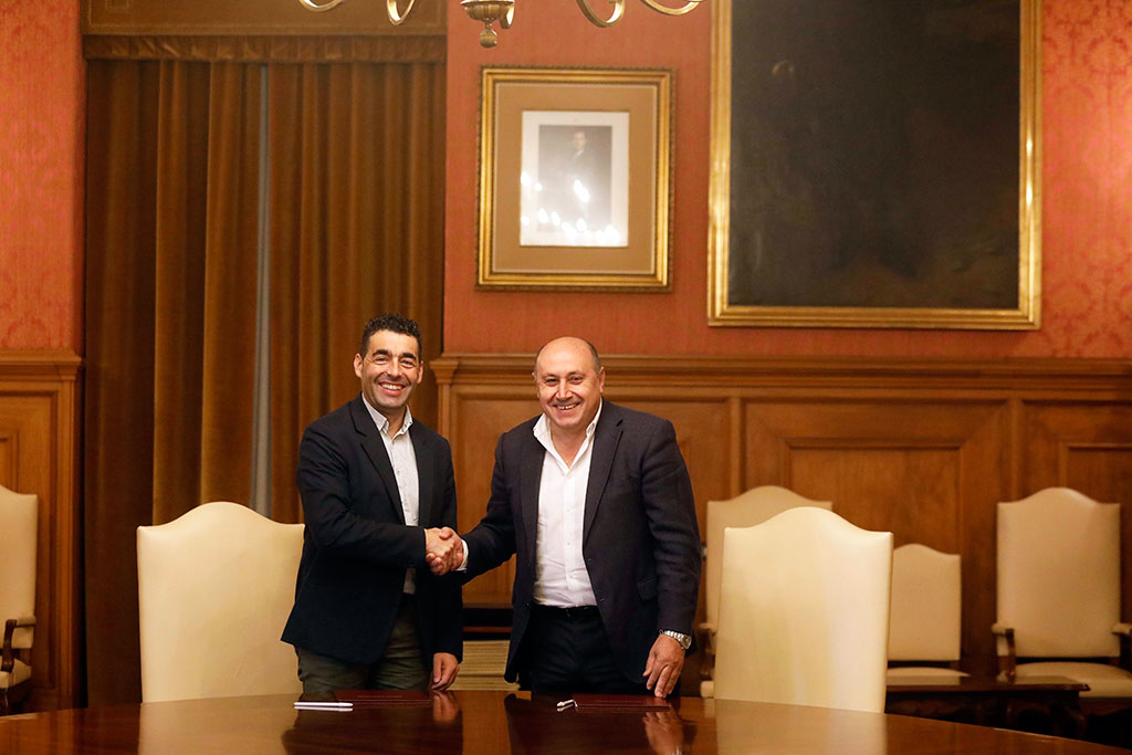 Luis López e o alcalde de Arbo, Horacio Gil