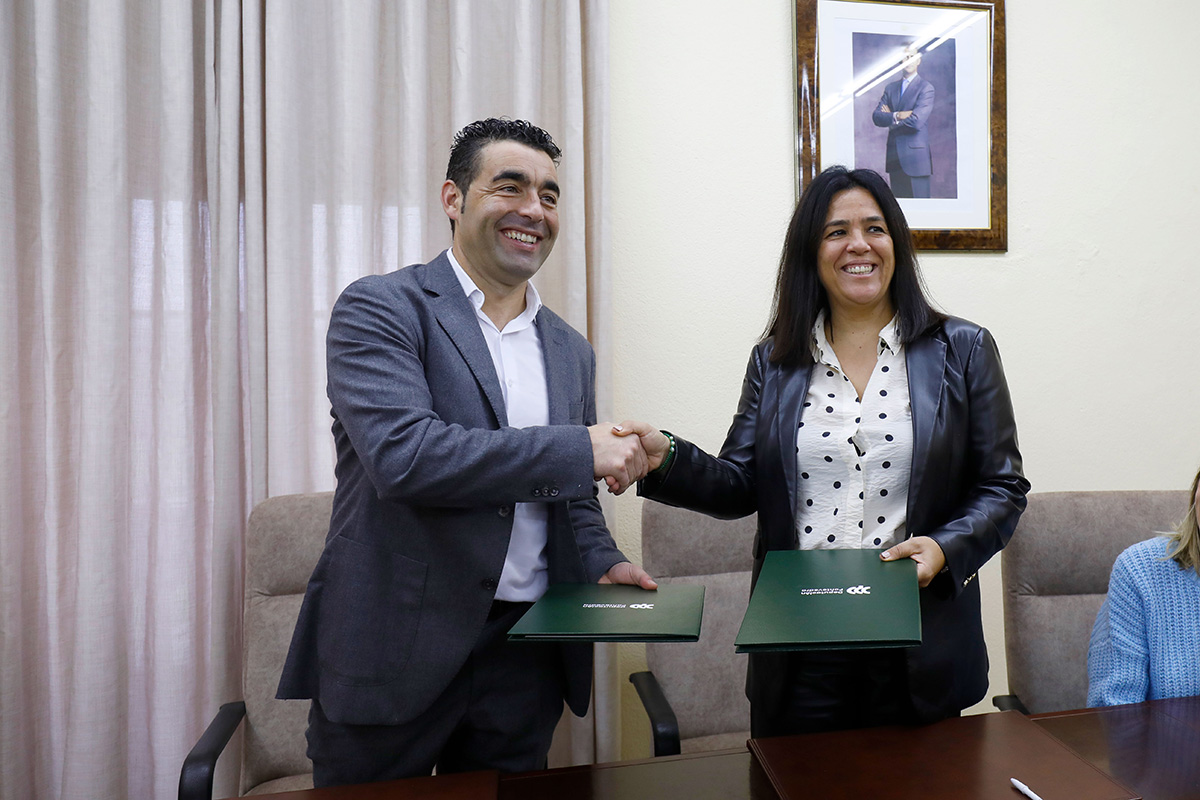 O presidente da Deputación de Pontevedra, Luis López, e a alcaldesa de Meis, Marta Giráldez