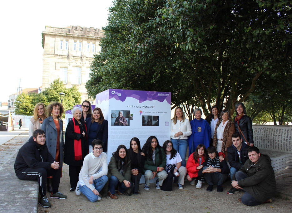Sandra Bastos na mostra Pontevedra e América. Unha mirada en feminino