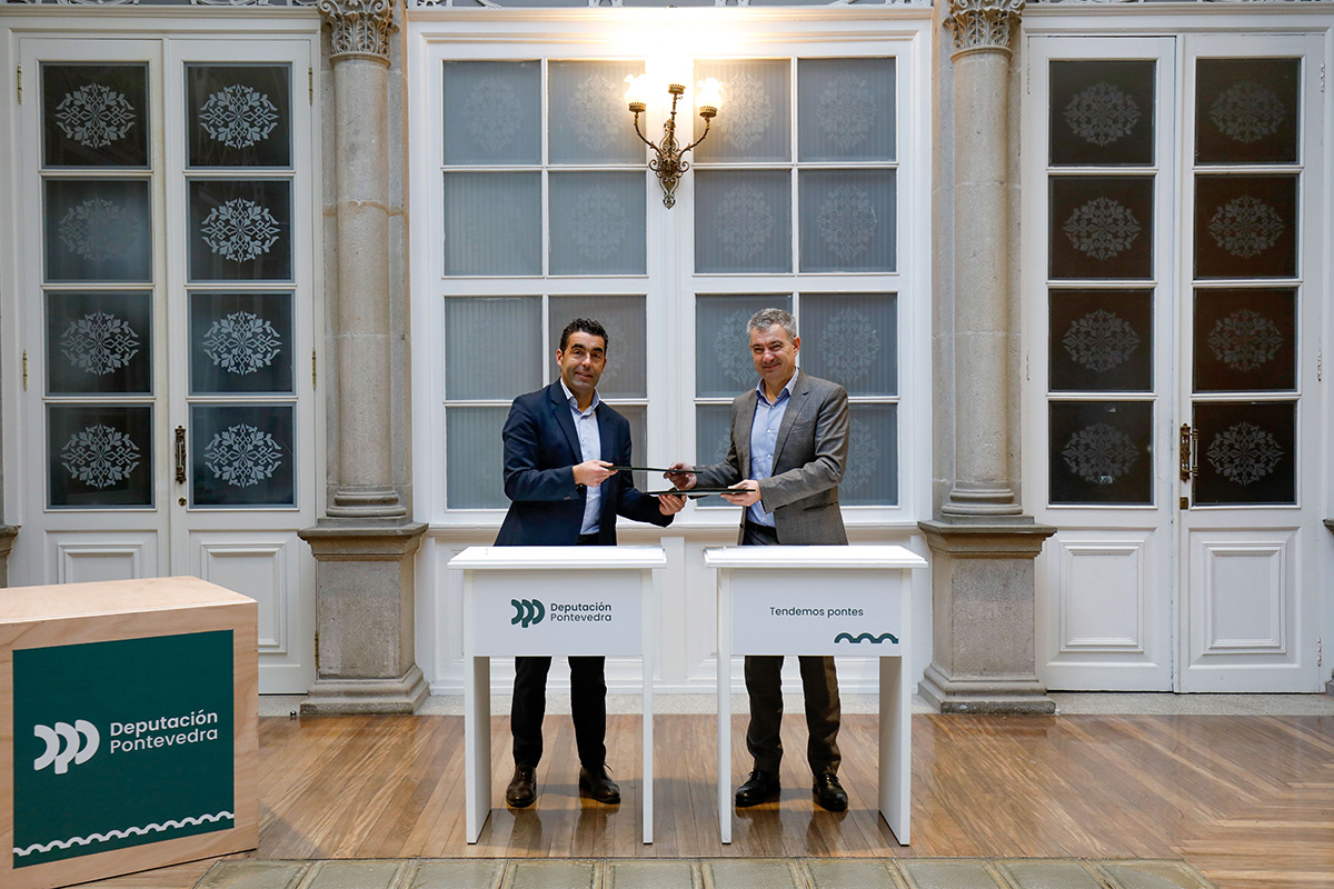 O presidente da Deputación de Pontevedra, Luis López, e o alcalde de Dozón, Adolfo Campos