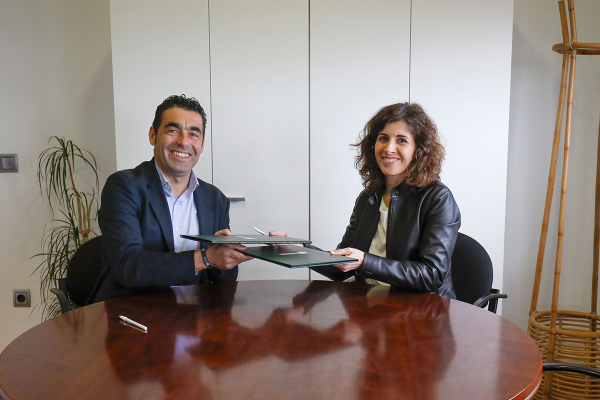 O presidente da Deputación de Pontevedra, Luis López, e a alcaldesa de Oia, Cristina Correa