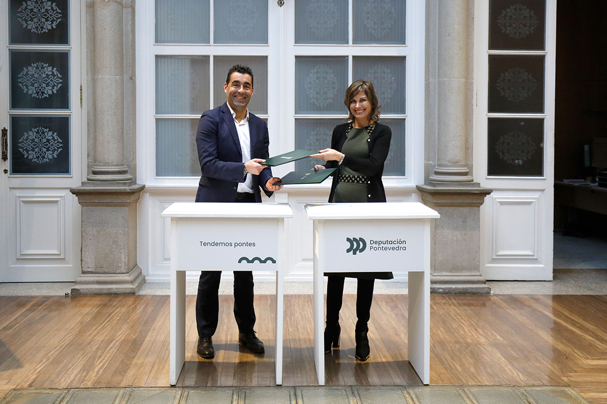 O presidente da Deputación de Pontevedra, Luis López, e a alcaldesa de Ponteareas, Nava Castro