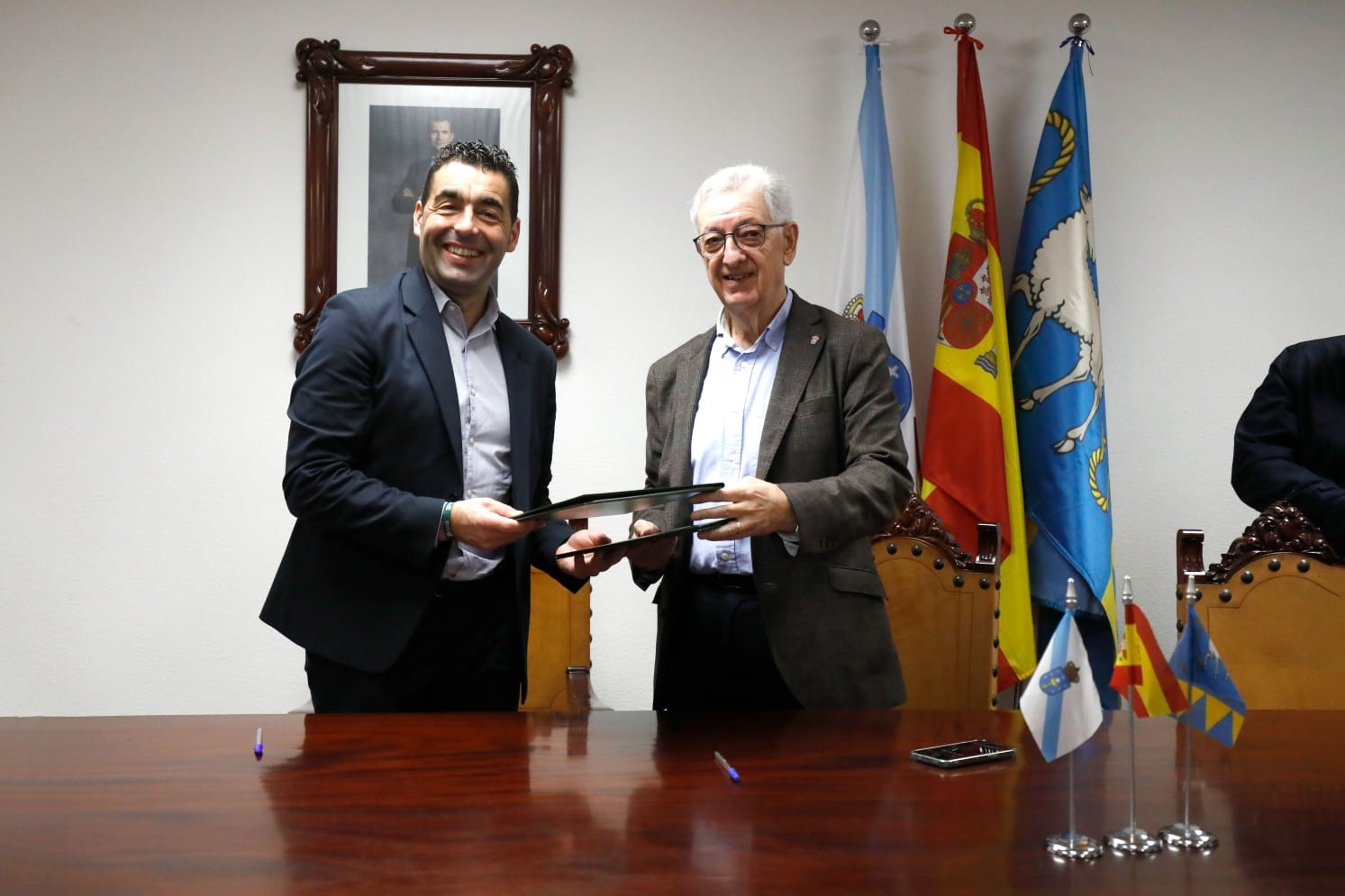 O presidente da Deputación de Pontevedra, Luis López, e o alcalde de Valga, Jose María Bello