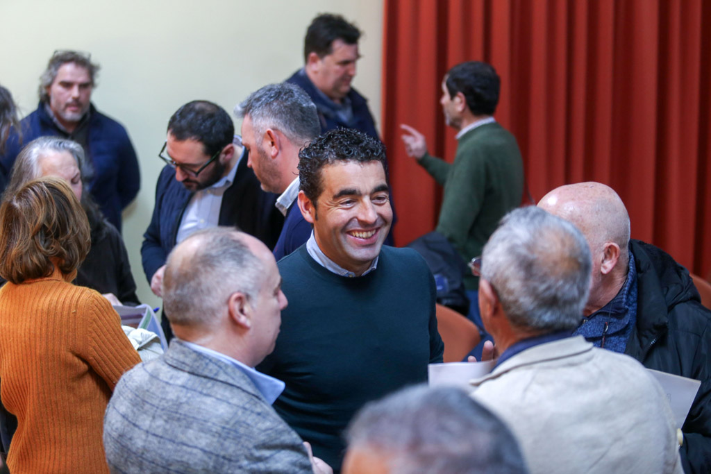 Luis lópez na presentación +Aqua