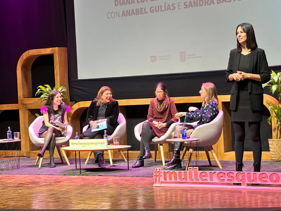 Inauguración Foro Mulleres que Opinan Son Perigosas