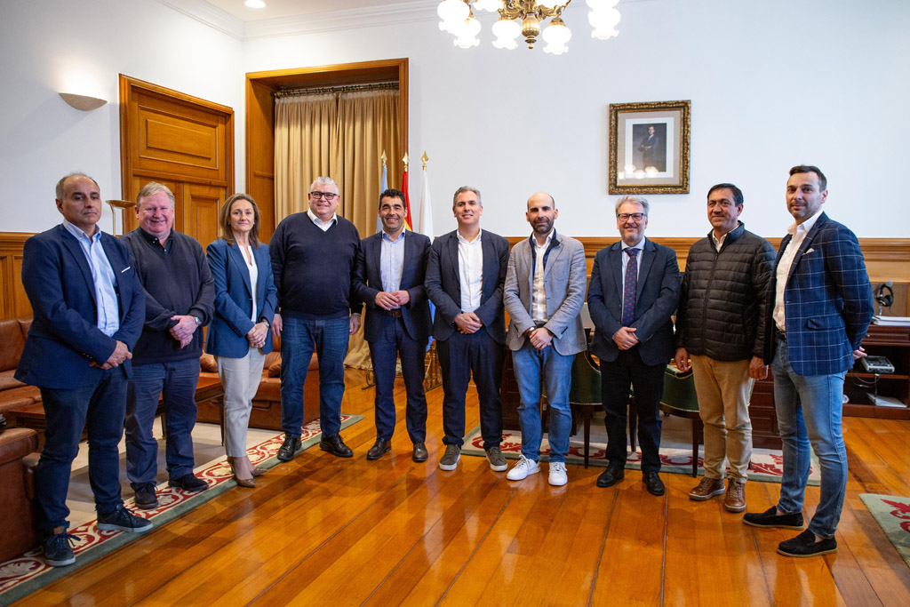 Luis López na reunión de traballo do campionato