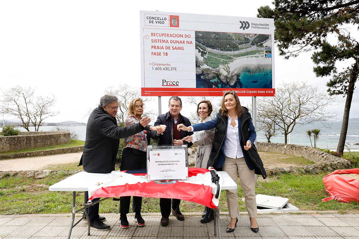 Acto de colocación da primeira pedra do proxecto de recuperación do sistema dunar de Samil