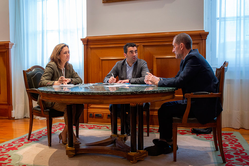 Luis López, Luisa Sánchez e o director xeral de Navalia, Javier Arnau
