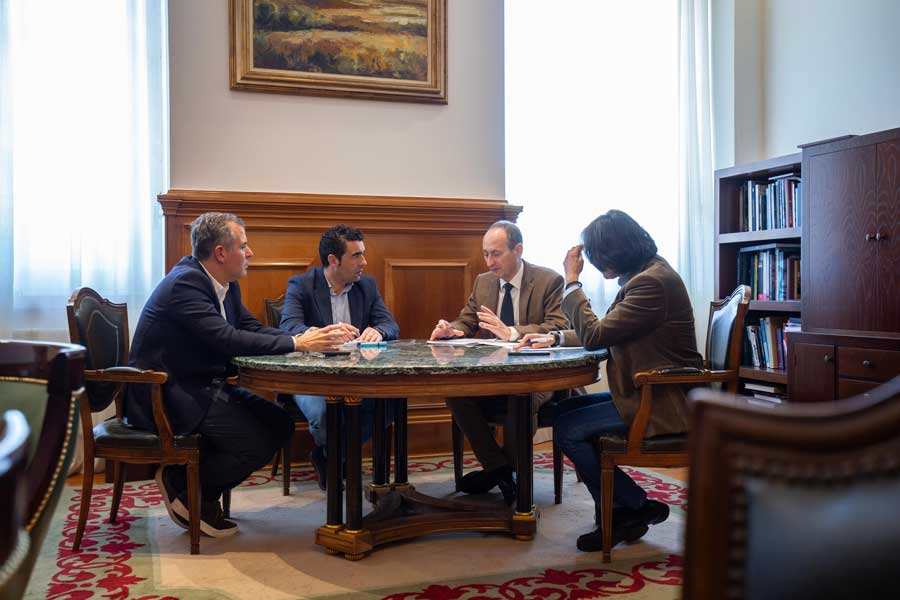 Luis López reuniuse co director da UNED