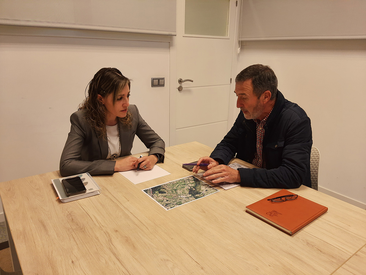 Isabel Couselo reúnese co alcalde de Barro