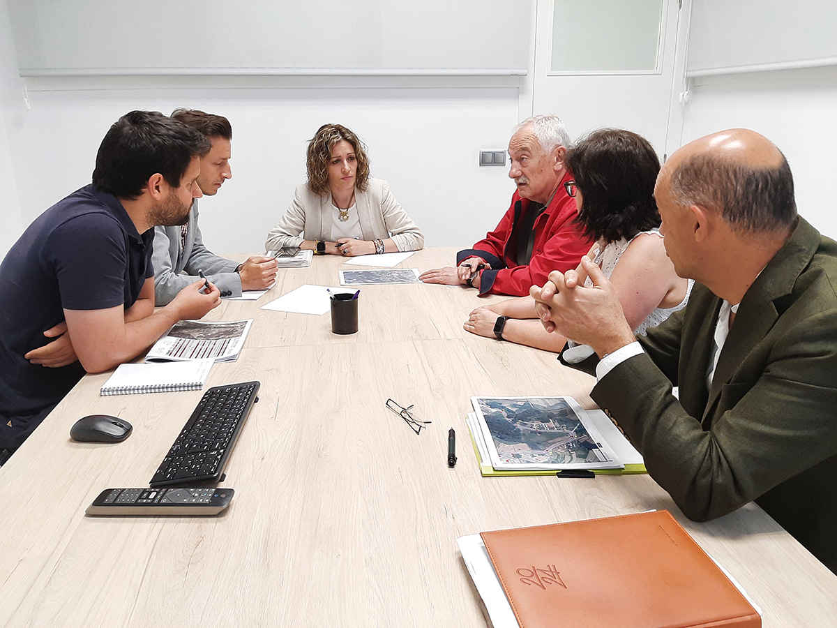 Isabel Couselo reúnese con representantes do concello de Pontevedra