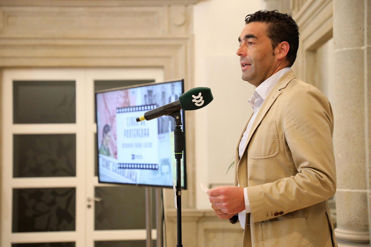 Luis López inaugura a exposición Cines de Pontevedra