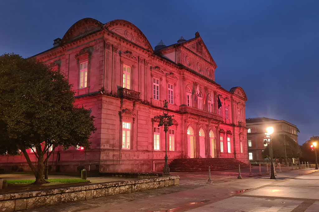 Pazo tinguido de vermello